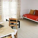 Lagoon View - Adults Only דירה