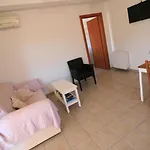 Lagoon View - Adults Only דירה