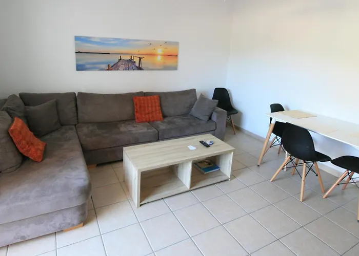 Lagoon View - Adults Only *