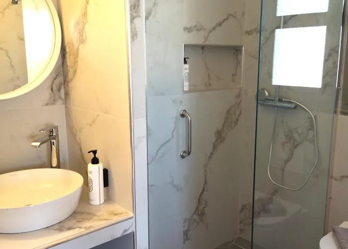 Lagoon View - Adults Only *