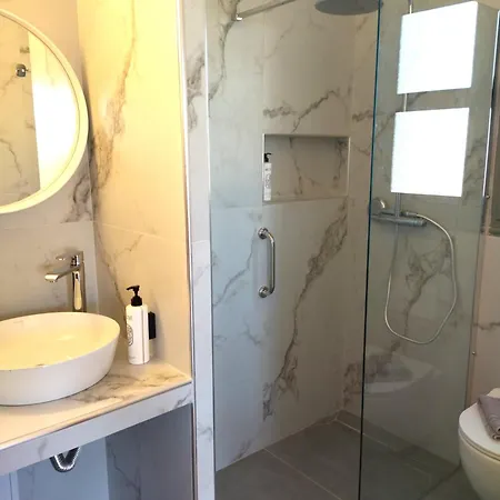 Lagoon View - Adults Only *